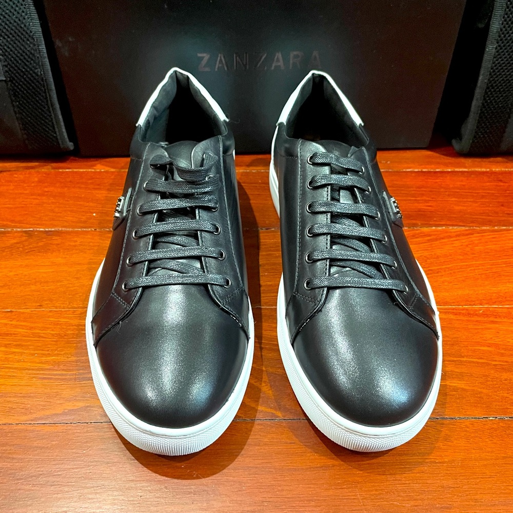 Zanzara Easy Bl/W Sneaker FOTB never worn (size 10 US).